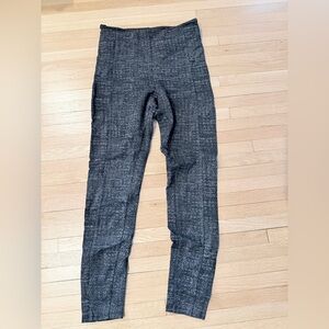 Lysse black/gray patterned leggings sz M